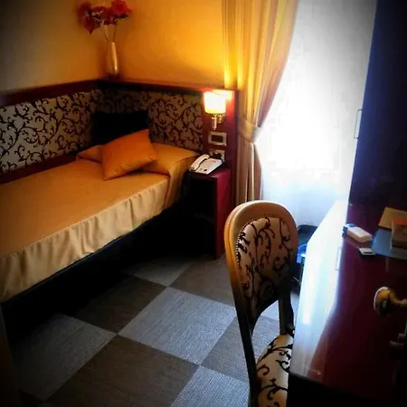 Hotel Romano 2* Rome