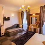 Hotel Romano Отель Рим