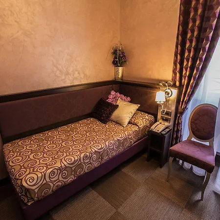 Hotel Romano מלון 2*