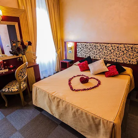 Hotel Romano מלון 2*