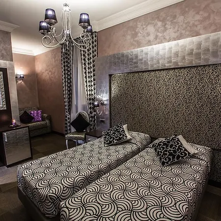 Hotel Romano 2* Řím